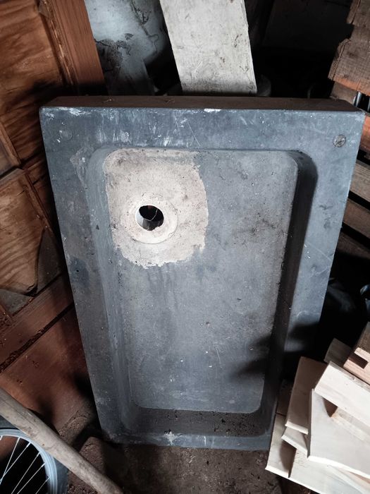 Banca em lousa em boa condicao