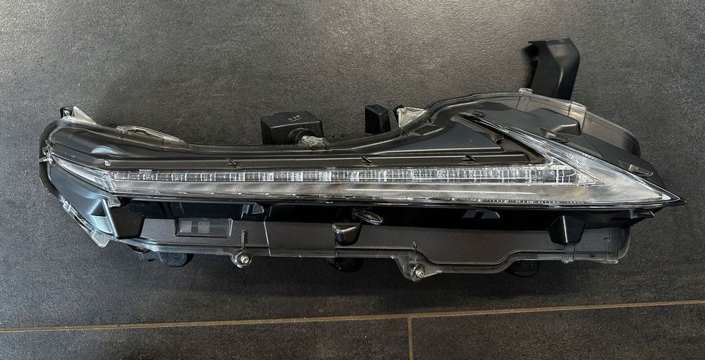 HALOGEN PRAWY PRZÓD DRL LED DYNAMICZNY 4 PIN LEXUS NX I