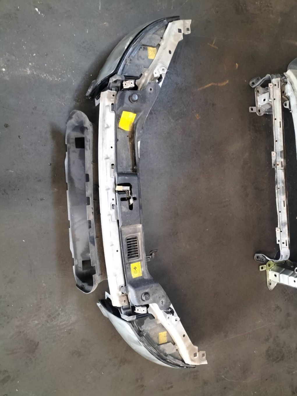 KOMPLETNY PRZÓD MASKA ZDERZAK LAMPY BŁOTNIKI VOLVO V50 I S40 II 426-26