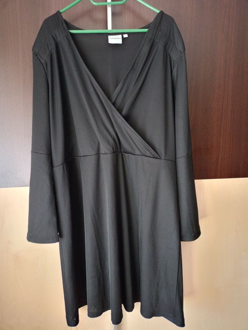 Sukienka w prążki 50 -52 czarna