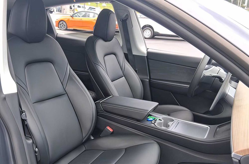 Tesla Model Y      2022