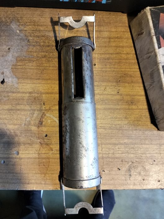 PKP stara popielniczka i lampa kolejowa.