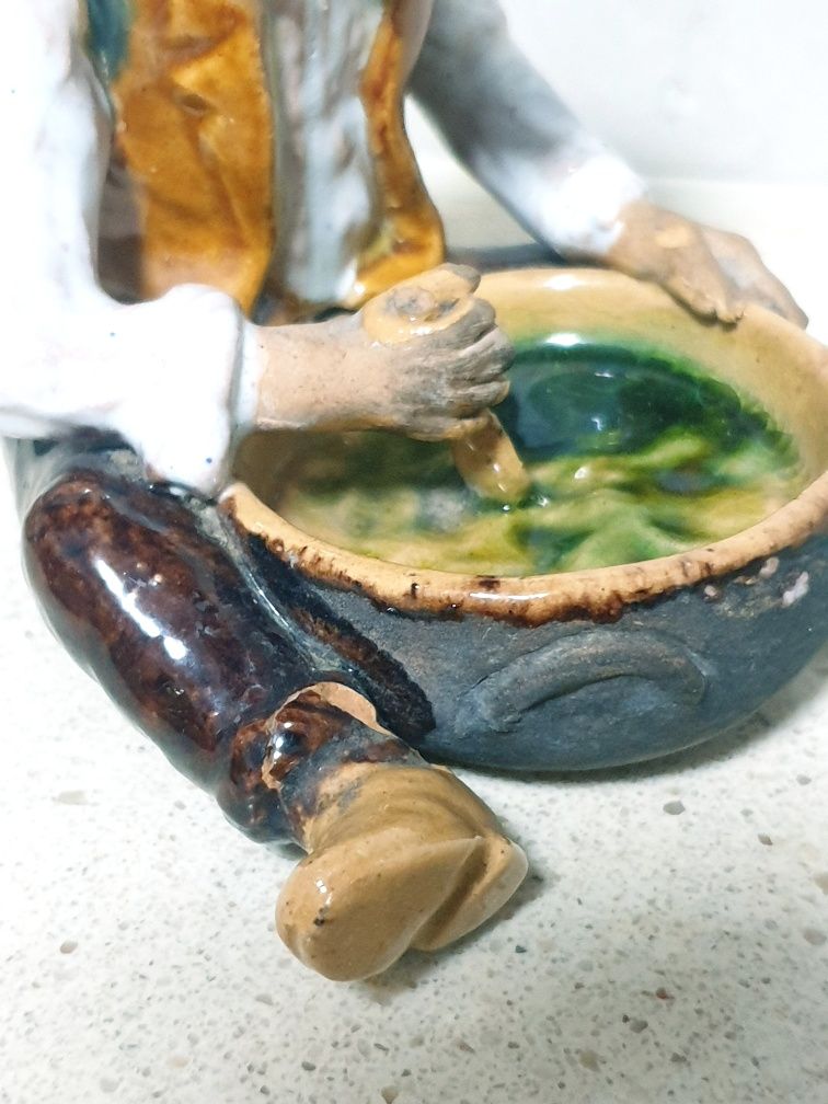 Antiga figura de Zé Povinho em faiança H. Elias  Caldas da Rainha
