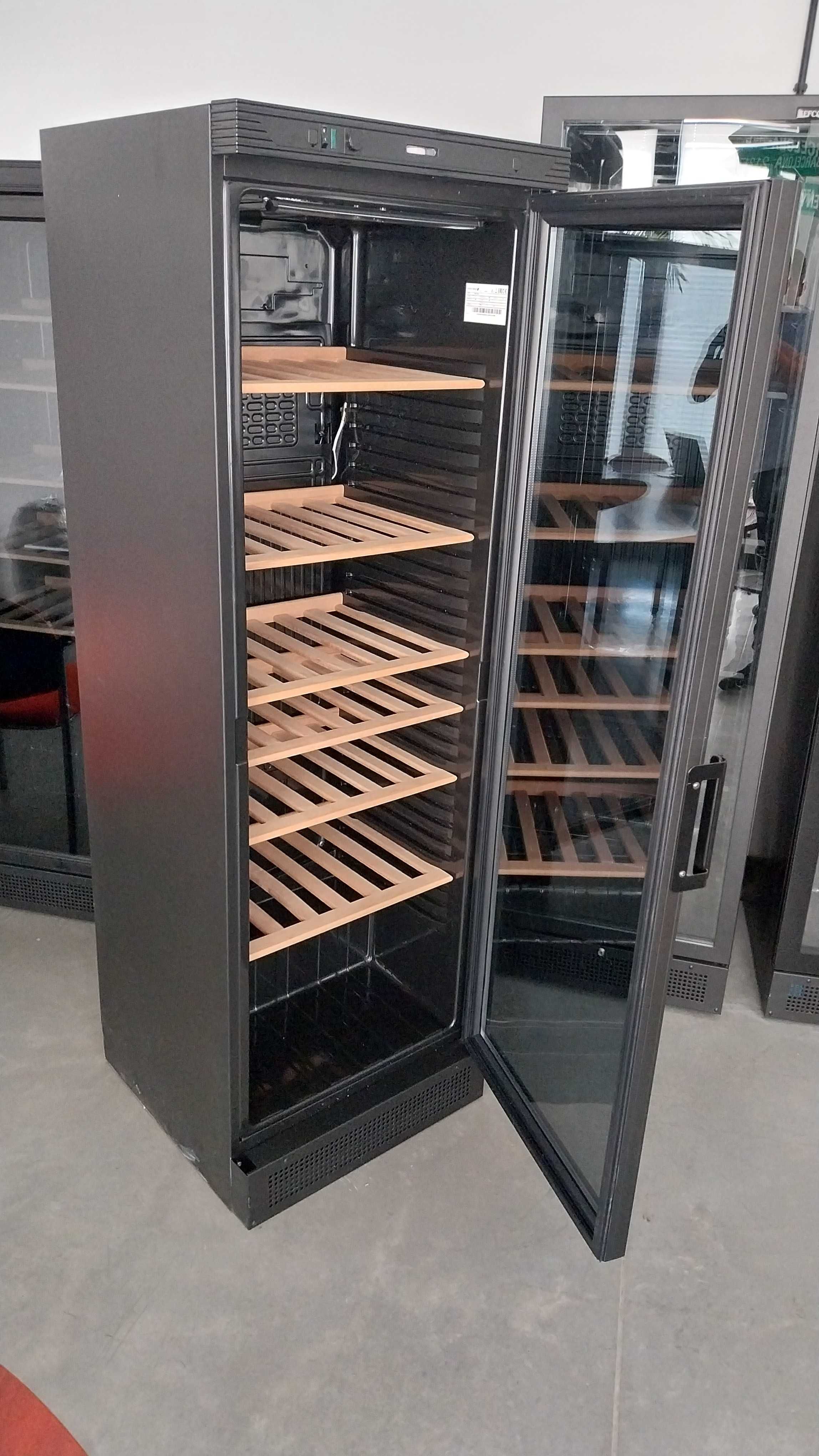 Winiarka TEFCOLD CPV1380E – 372 l, jednostrefowa, 118 butelek, czarna