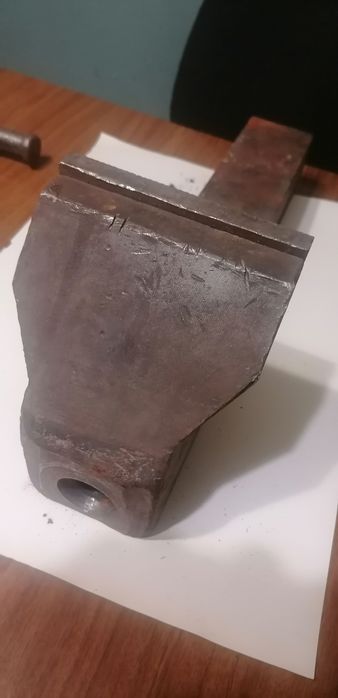 Запчасти для слюсарних лещат.