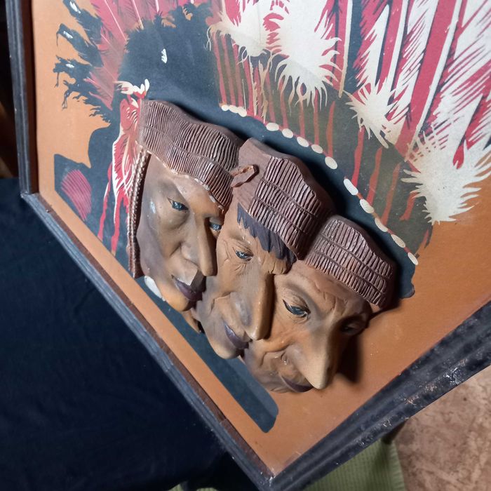 Quadro em relevo em madeira