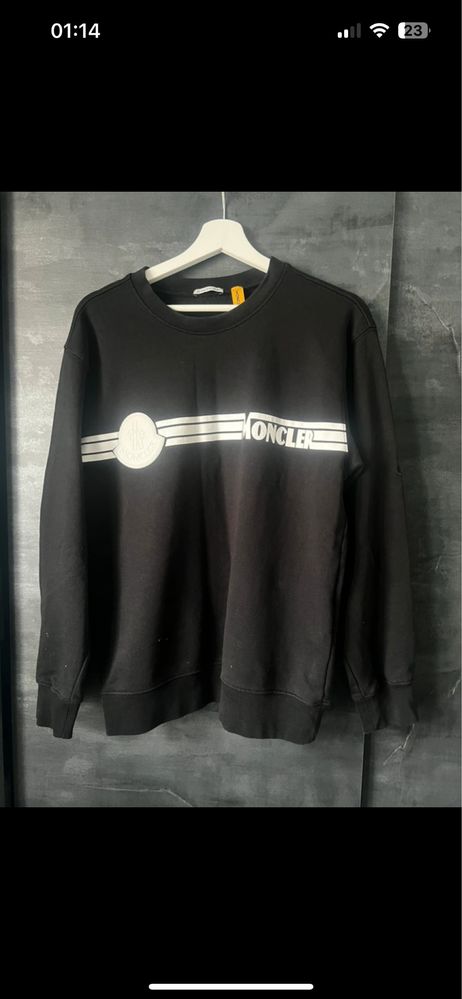 Czarna bluza moncler biale napisy unisex