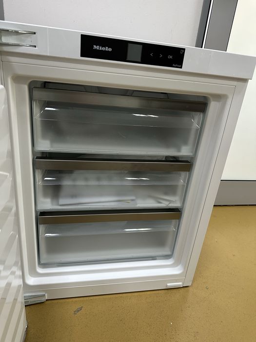 Miele FNS7040B zamrażarka do zabudowy