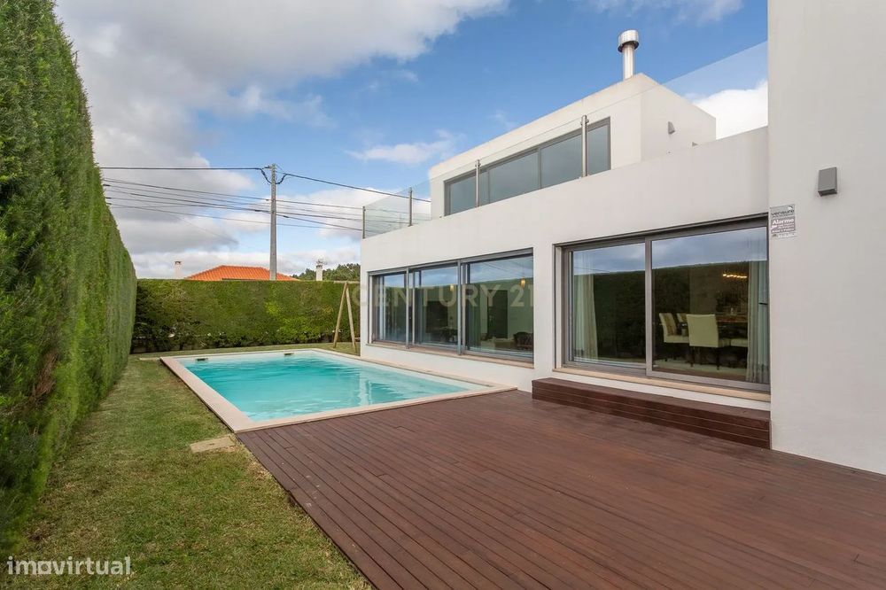 Fantástica Moradia T3+2 em Santo Isidoro, com Vista Mar – A 3 km da Er