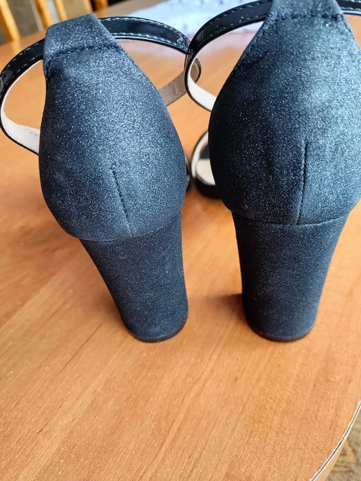 Czarne mieniące sandały rozmiar 40