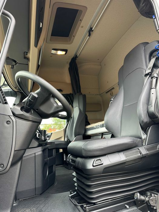 Ciągnik siodłowy Mercedes-Benz Actros 1853 4x4