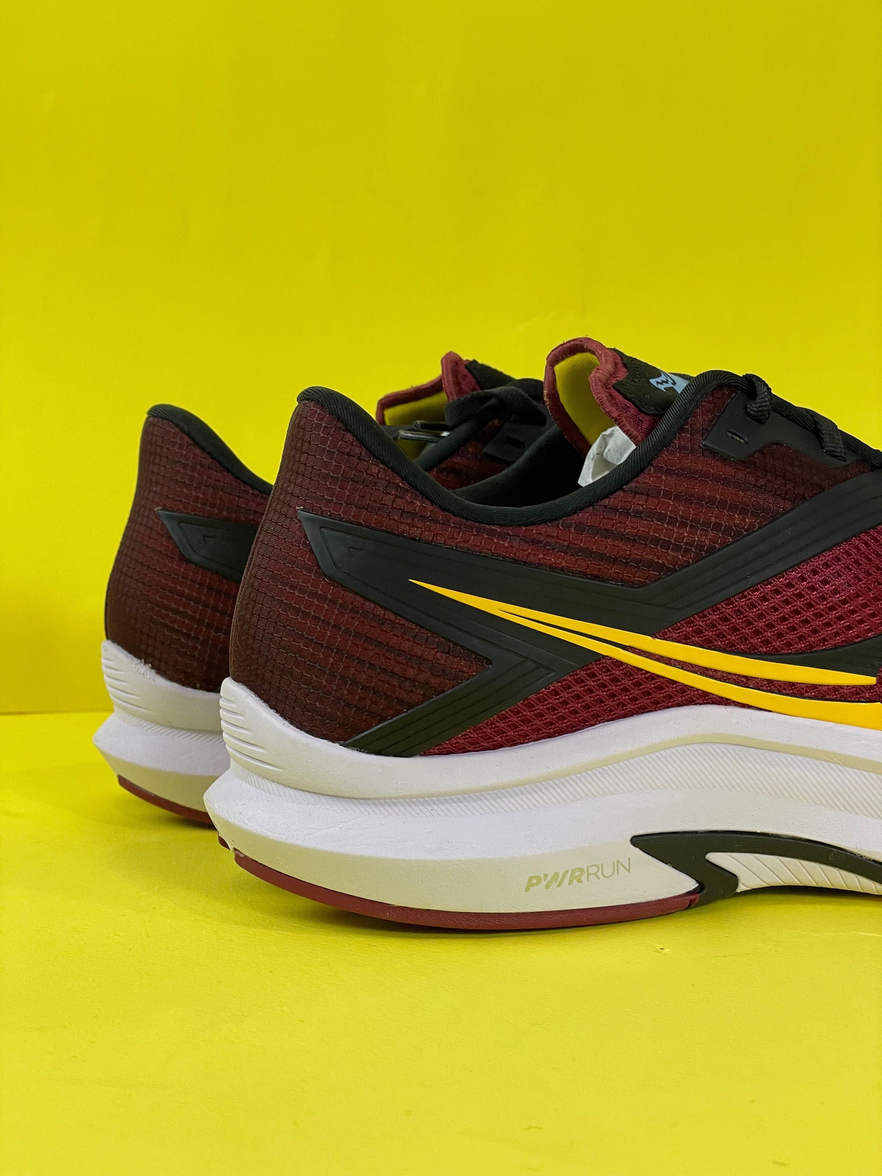 Чоловічі легкі бігові кросівки Saucony Axon 46,5 розмір
