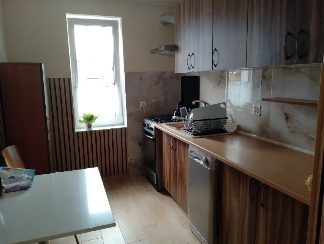 Wynajmę parter domu z garażem bez zwierząt na ul. Kolejowej w Starogar