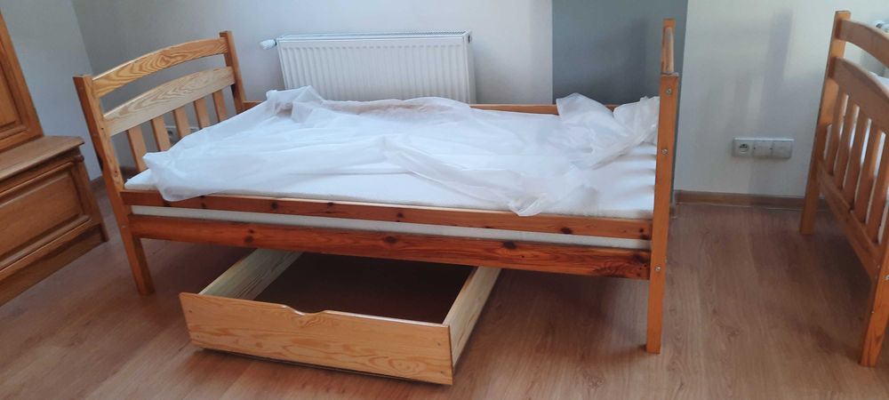 sprzedam łóżka drewniane