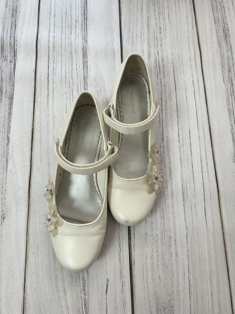 Buty komunijne w rozmiarze 35