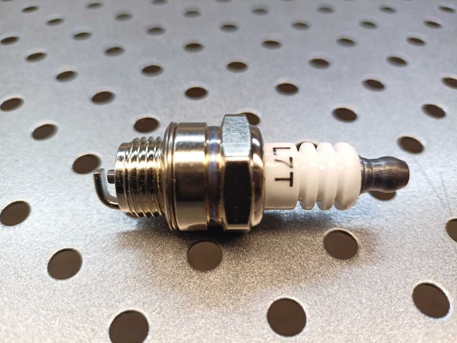 5 x Świeca zapłonowa L7T do kosy spalinowej świeca do podkaszarki piły