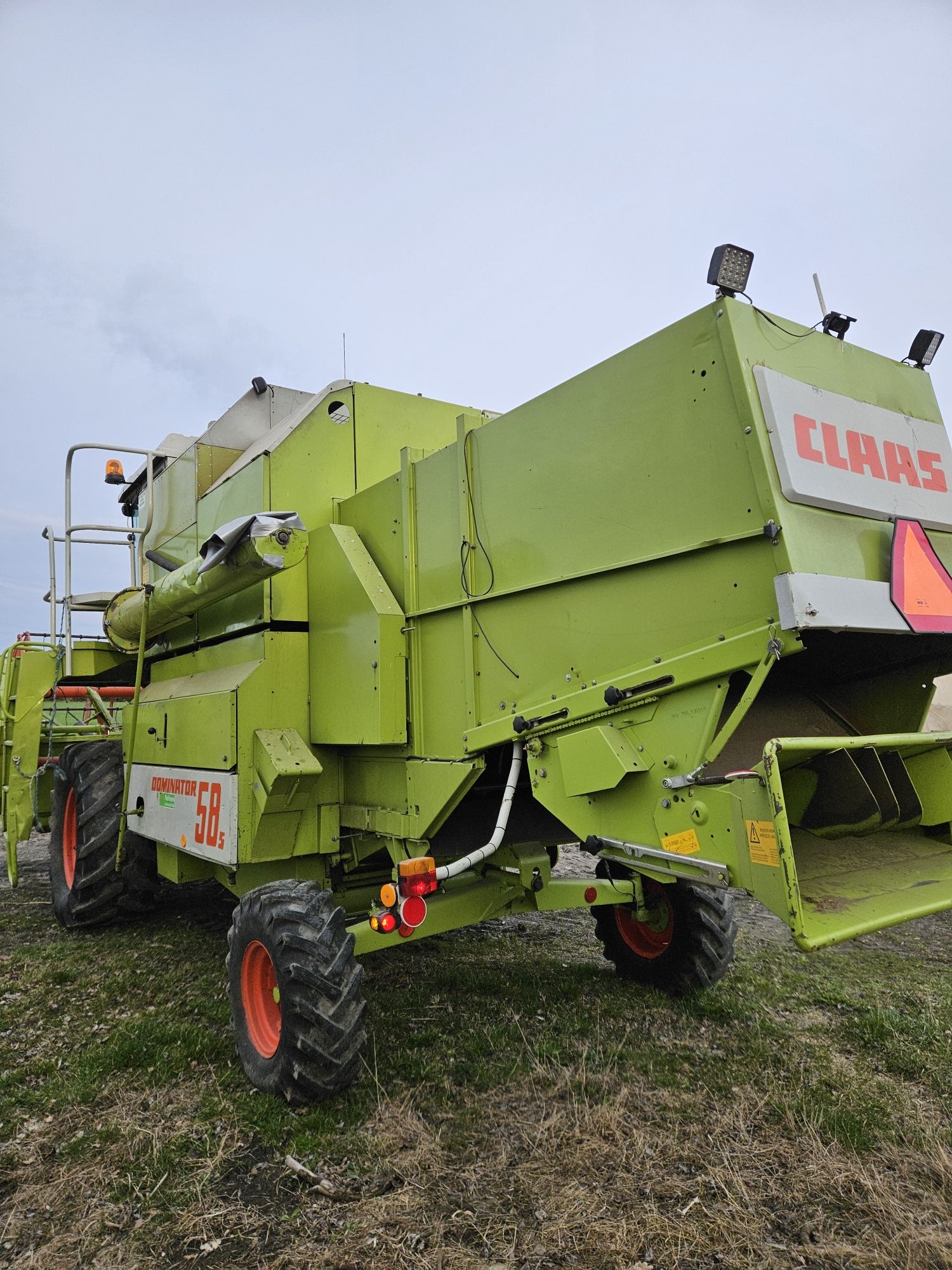 Kombajn claas dominator 58s 48 , 68. 38. 56. 66. 76. 86. 88. 96. 98.