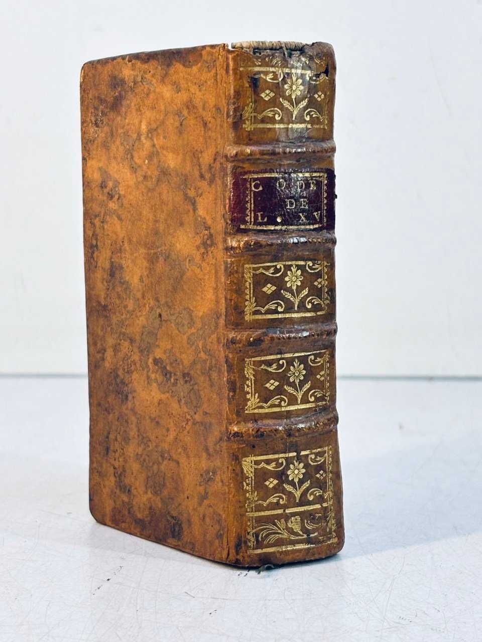MUITO BOM exemplar sobre o direito francês no reinado de Luís XV. 1759