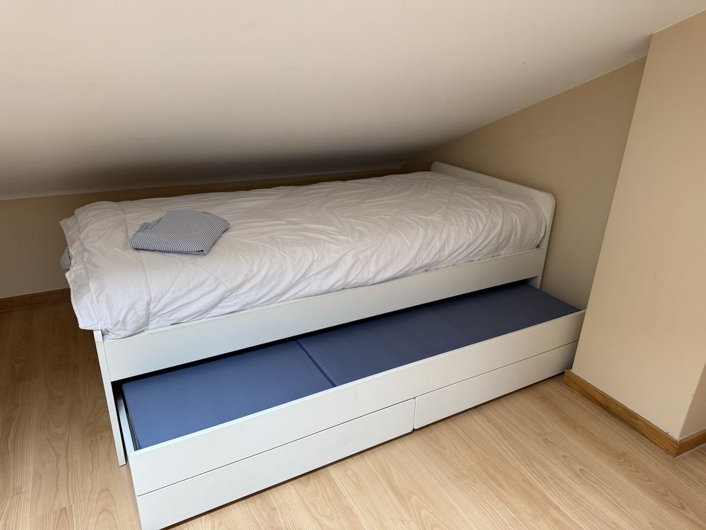 Cama IKEA 190x90, estrado, colchao, 2 edredons, lencois, gaveta, cama