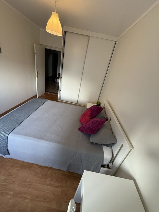 Quarto para casal em Odivelas a 600 m da estação