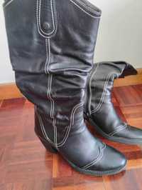 Botas em pele de senhora