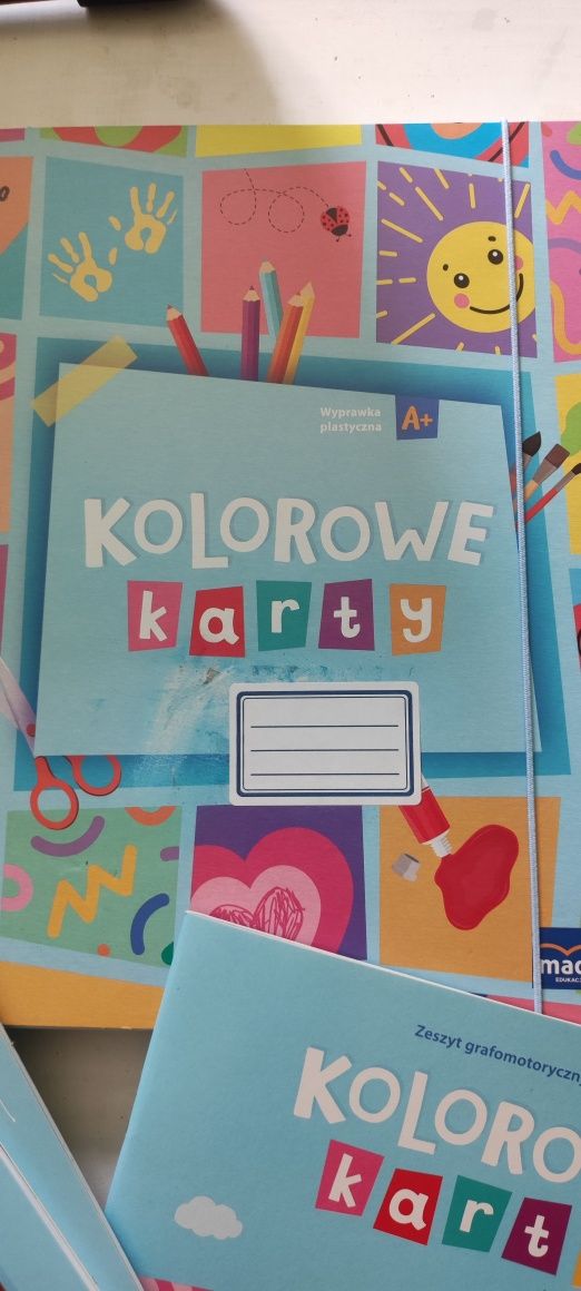 Kolorowe karty poziom A+ Czterolatek