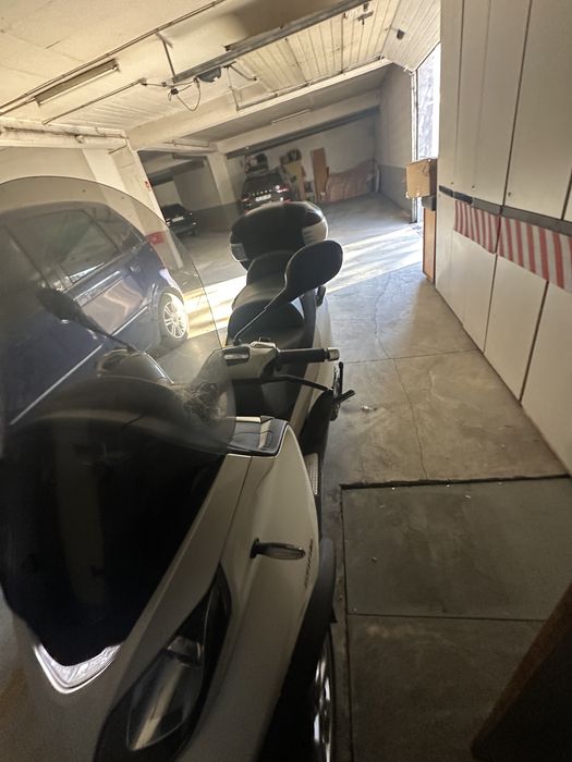 Piaggio MP3 500 triciclo pode set conduzida com carta de carro