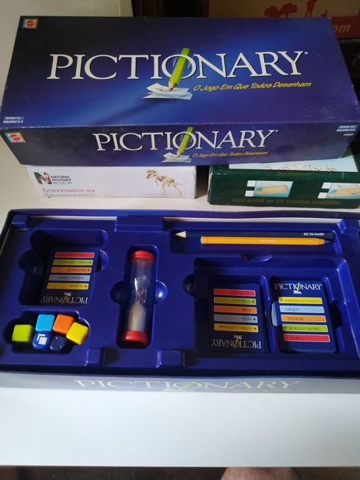 Vários jogos de tabuleiro e para crianças