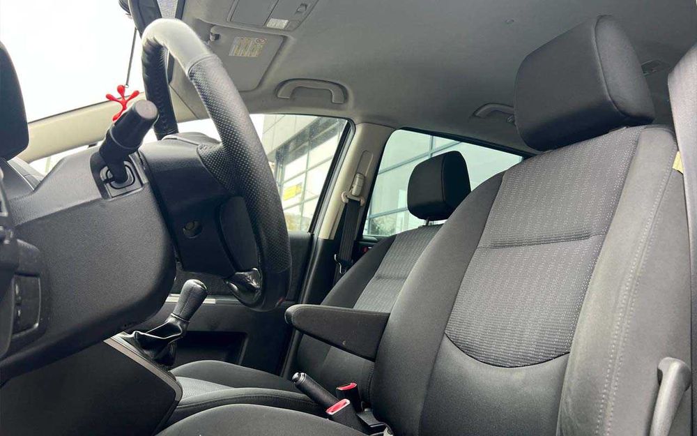 Mazda 5 2010 року