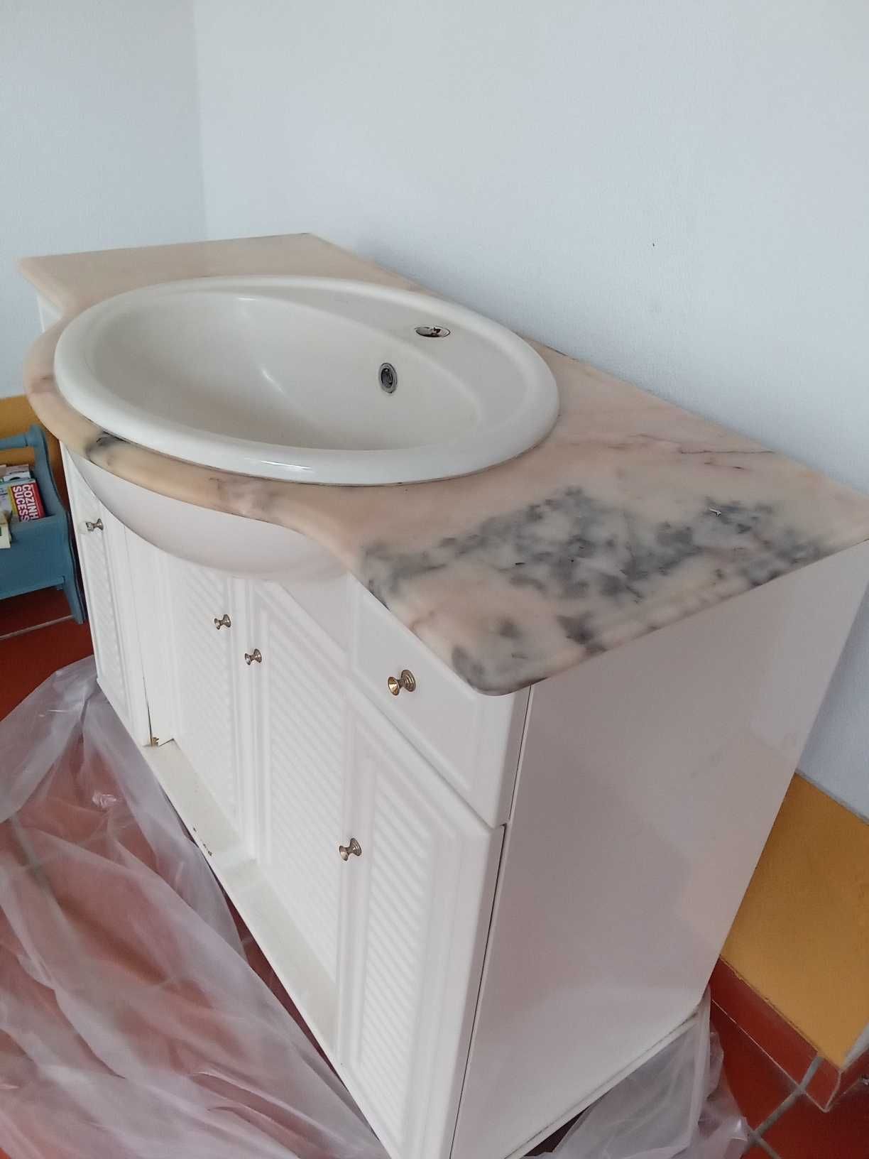 Móvel de WC Usado com lavatório Indusa.