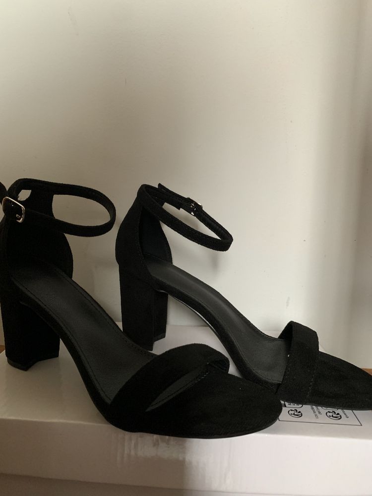 NOWE! Buty na obcasie r. 39