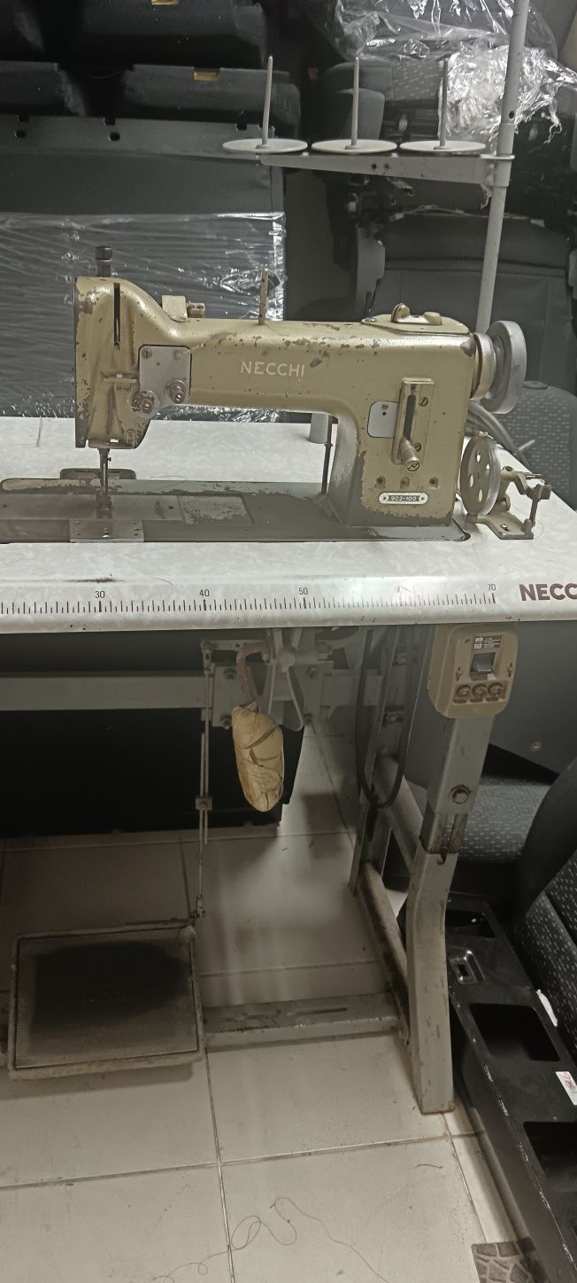 Máquina de braço triplo