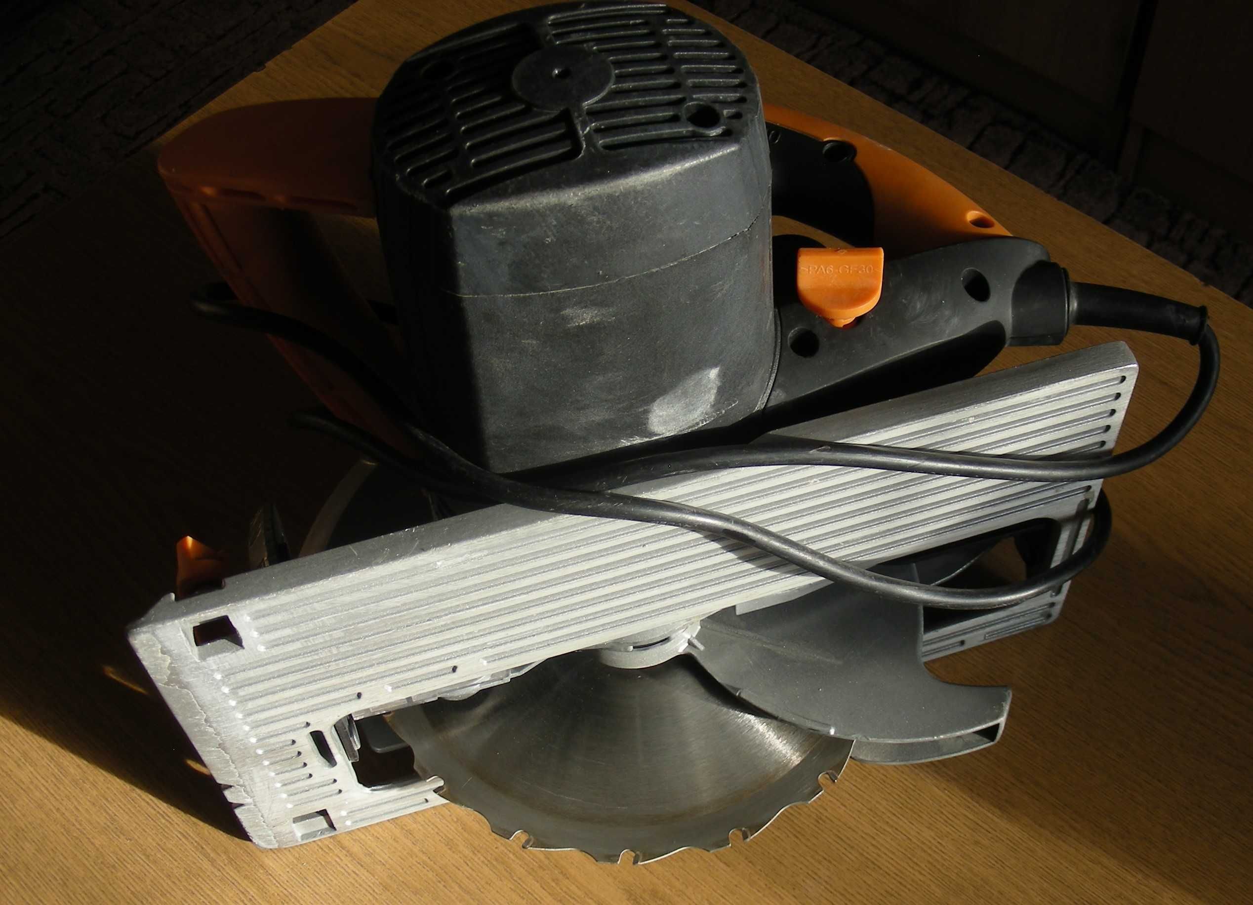 Piła tarczowa 1200w