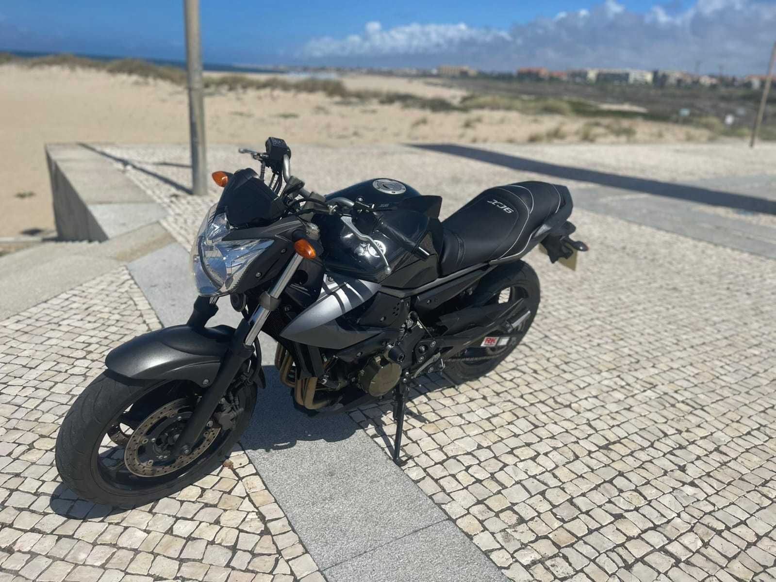 Yamaha XJ6 como nova