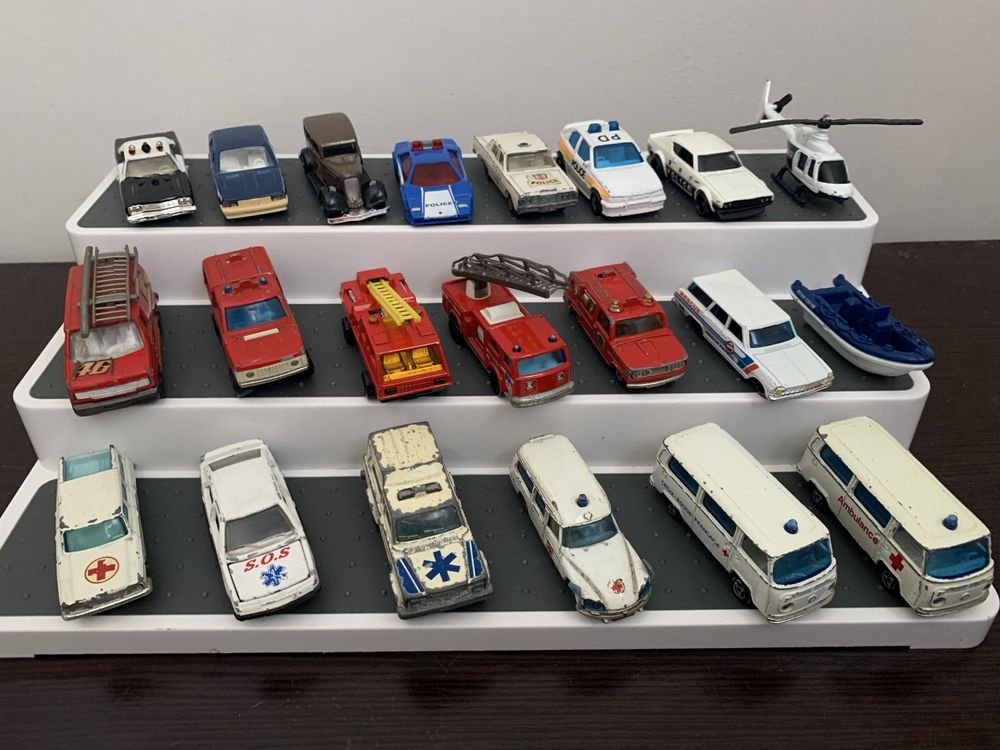 Lote de 21 carrinhos de emergência