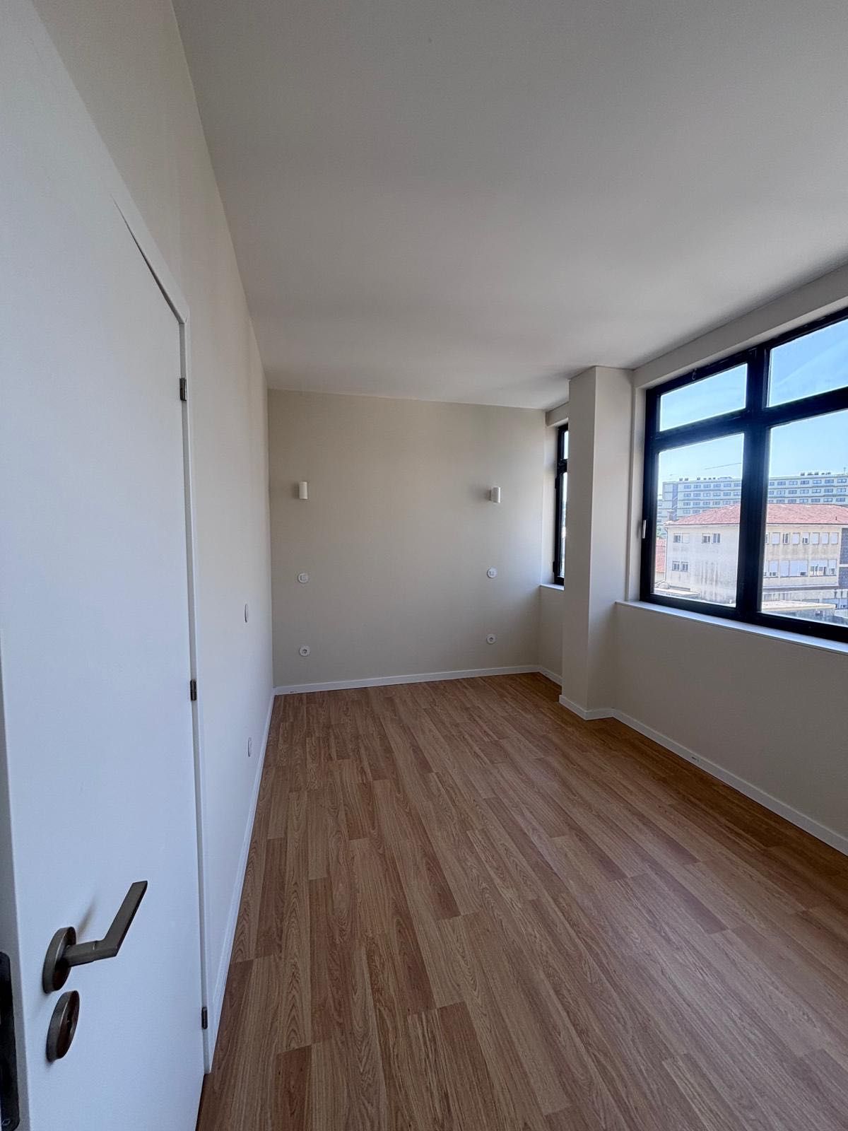 Apartamento T2 Remodelado a Estrear – Localização de Excelência