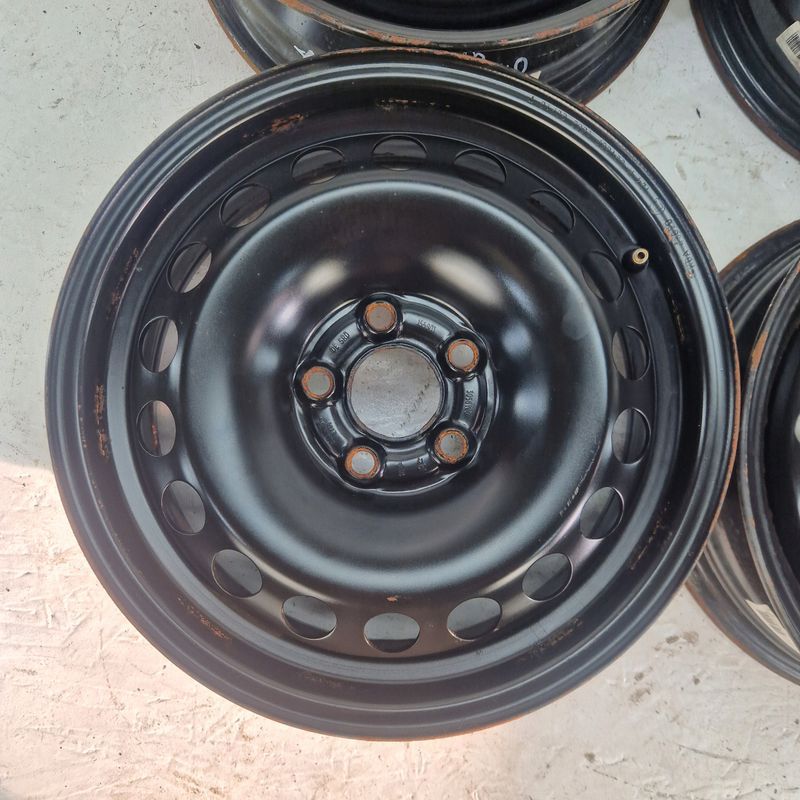 Felgi Stalowe Accuride 5,5j 15" 5x100 Et40 V
