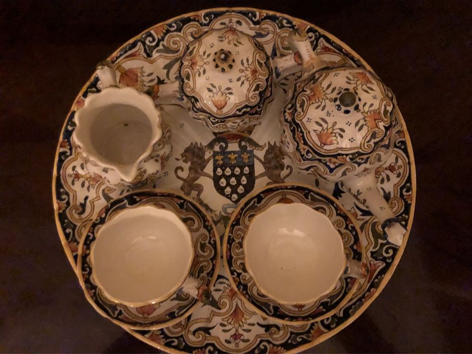 Conjunto muito antigo faiança Portuguesa