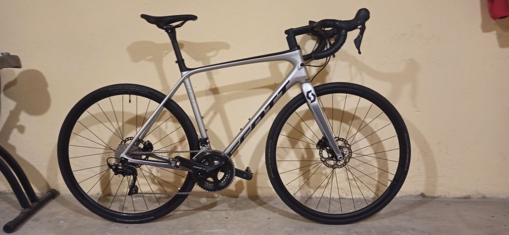 SCOTT Addict 20 Disc – 2019 • Carbon • Shimano 105 • 8,4 kg