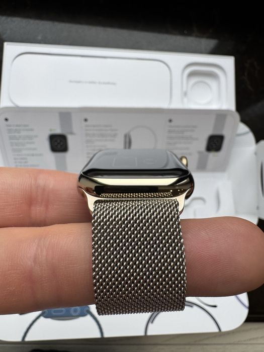 Apple Watch Series 9 GPS + Cellular 41mm Gold Stainless