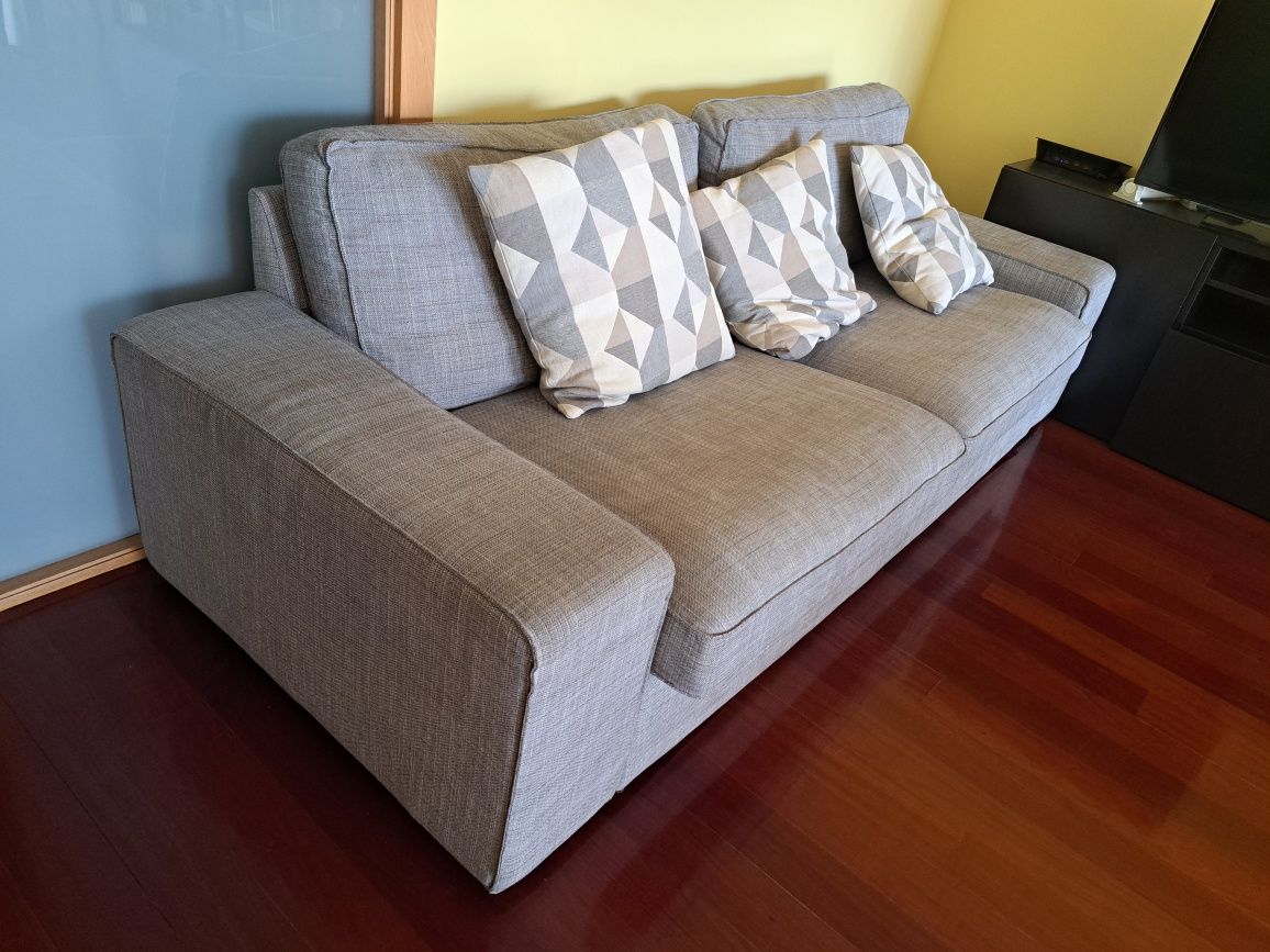 Sofá Cinzento Claro  3 lugares Kivik Ikea