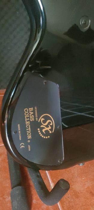 Baixo SX BASS COLLECTION para desocupar.