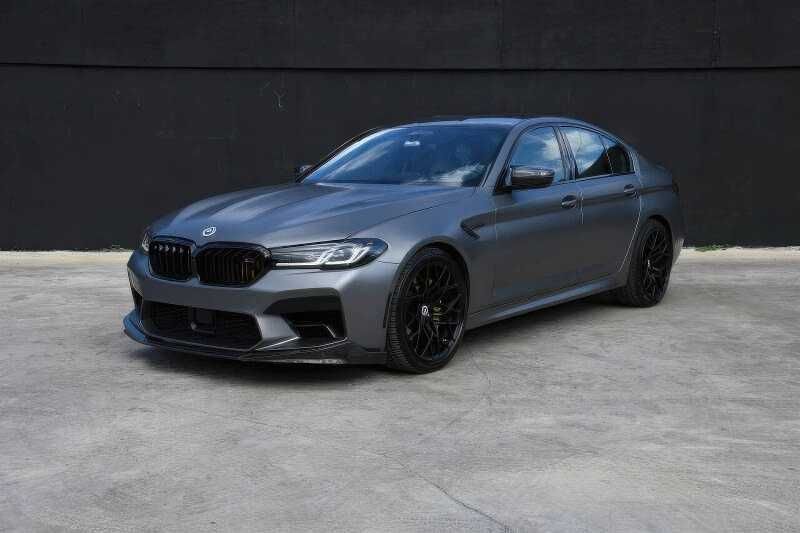 2023    BMW   M5