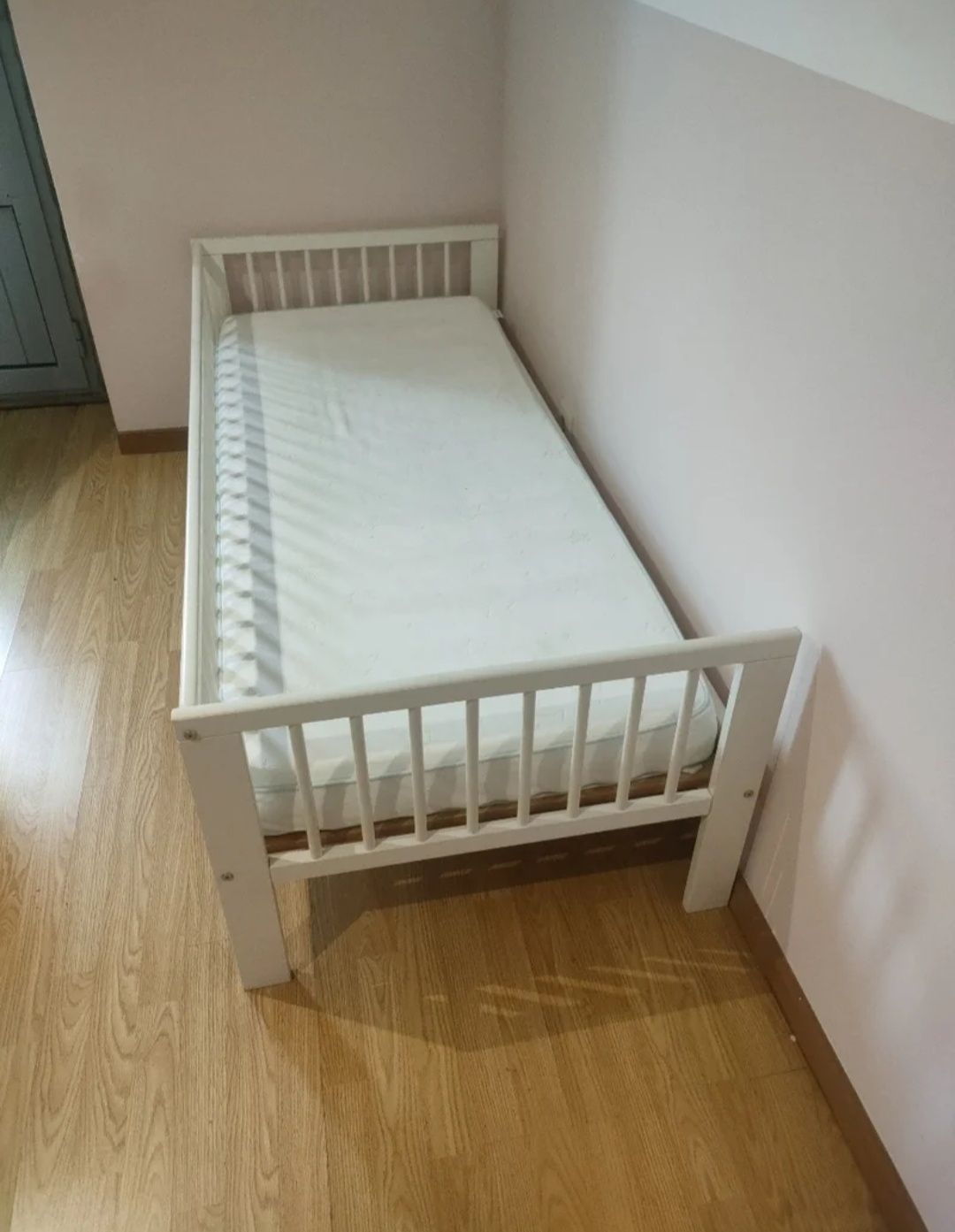 Cama infantil e colchão