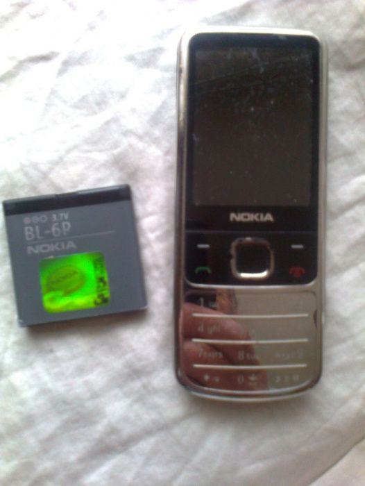 6700-c1 srebna.Nokia E66.