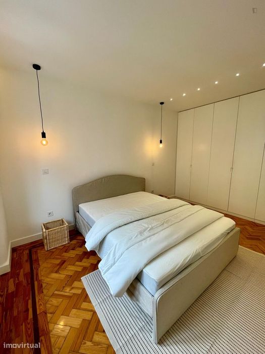 799580 - Quarto com cama de casal em...