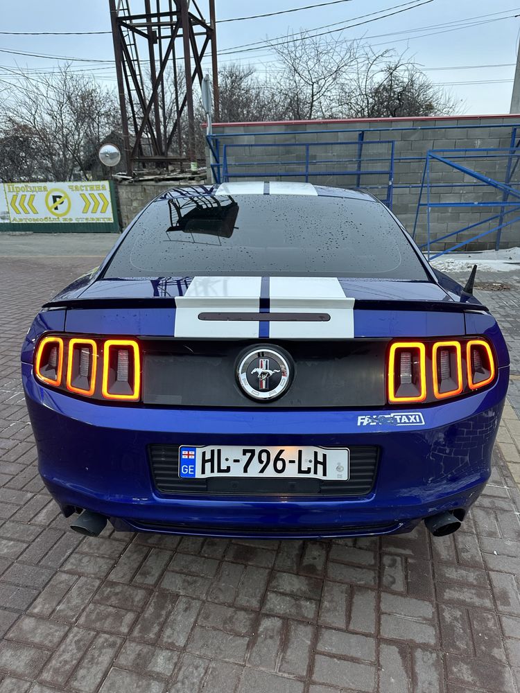 Ford Mustang 2012 року 3.7 345 к.с.