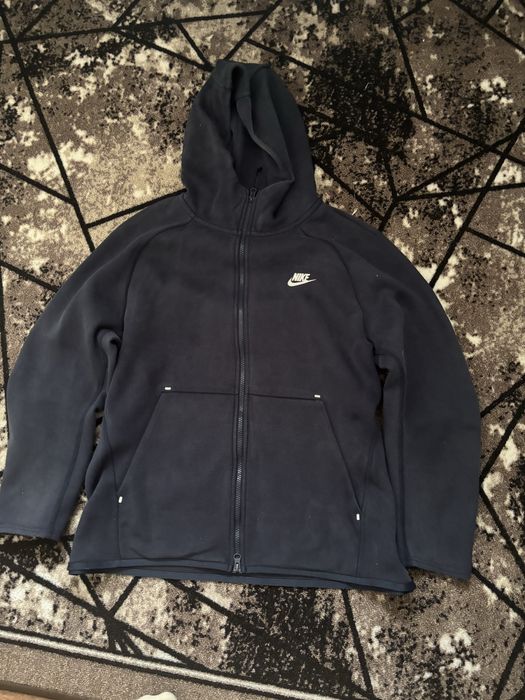Nike Tech Fleece L size
