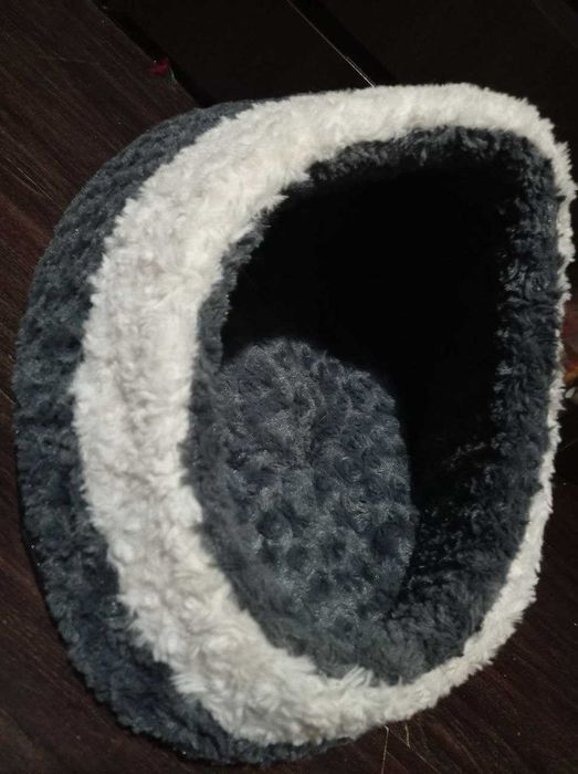 Продам лежанку-будиночок для котика чи маленького песика Trixie Kaline