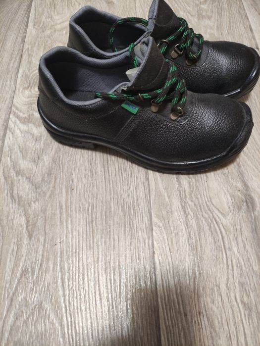 Ботінки з залізними носком 39 р.Нові.